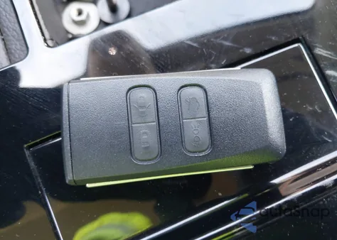 2017 Aston Martin V12 Vantage S z USA, uszkodzony, nr VIN SCFEKBFR4HGS23003